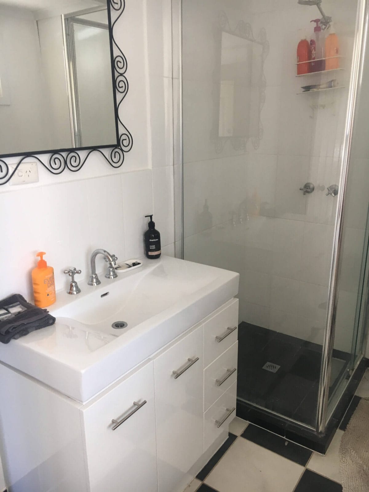 Weekender - Accommodation in Bremer Bay - 21 Barbara Street. Newly renovated bathroom (No bath - shower only)
