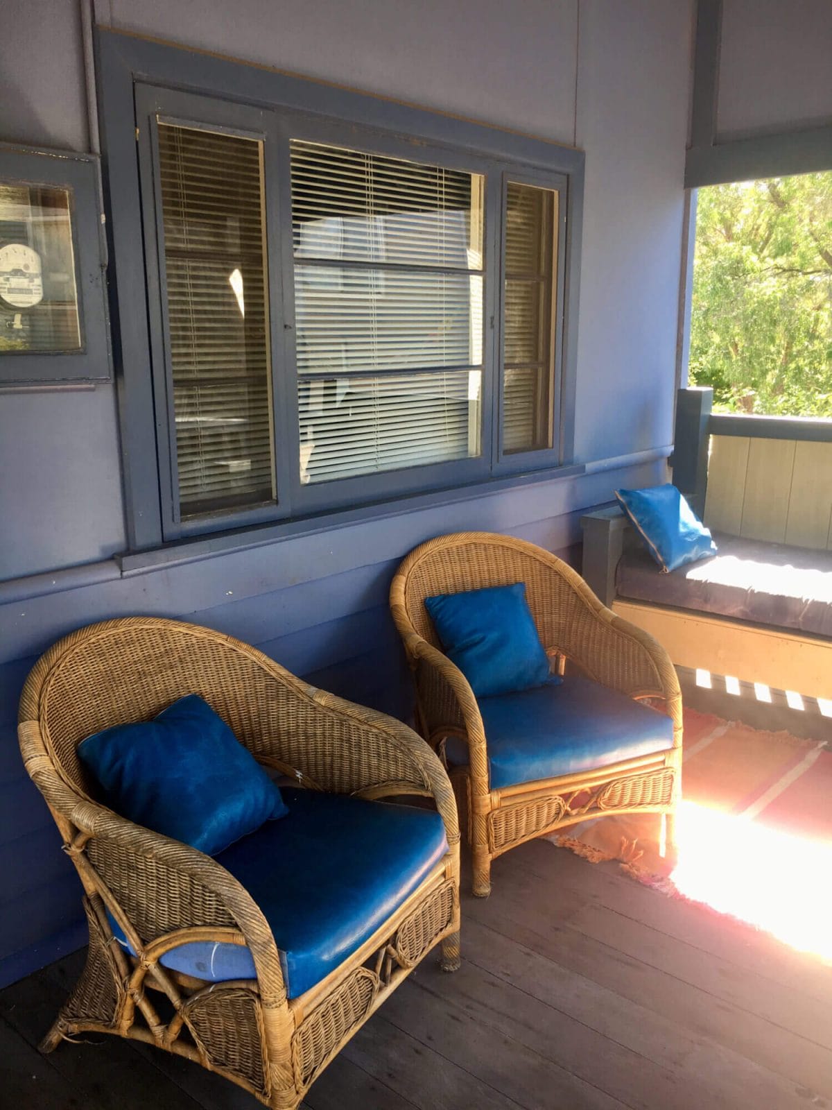Weekender - Accommodation in Bremer Bay - 21 Barbara Street. Outdoor cane chairs and lounge area near BBQ