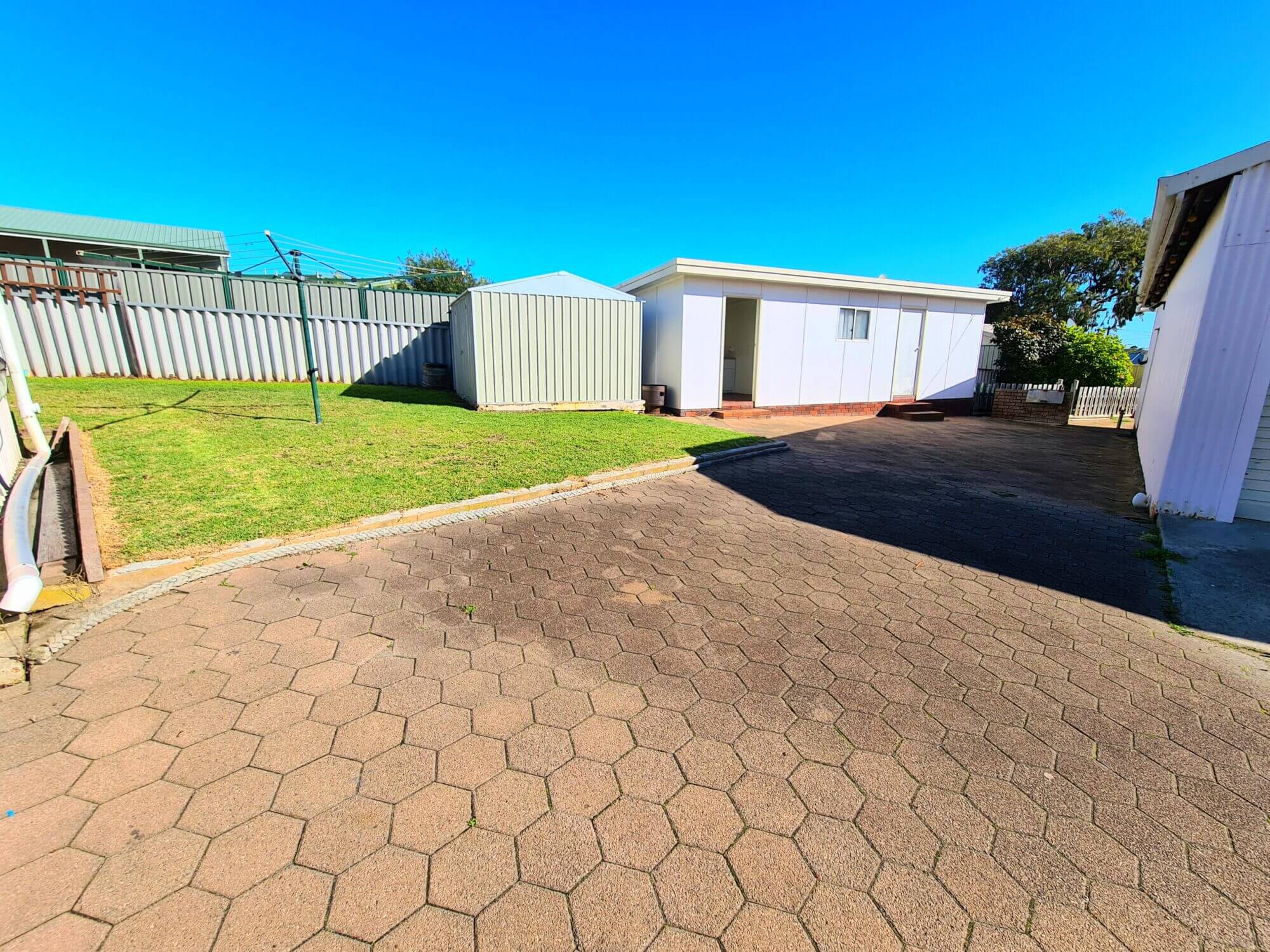 Mick's Pad - Accommodation in Bremer Bay - 23 Barbara Street - Backyard