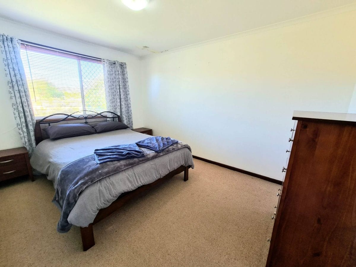 Mick's Pad - Accommodation in Bremer Bay - 23 Barbara Street - Bedroom 1 - Queen Bed