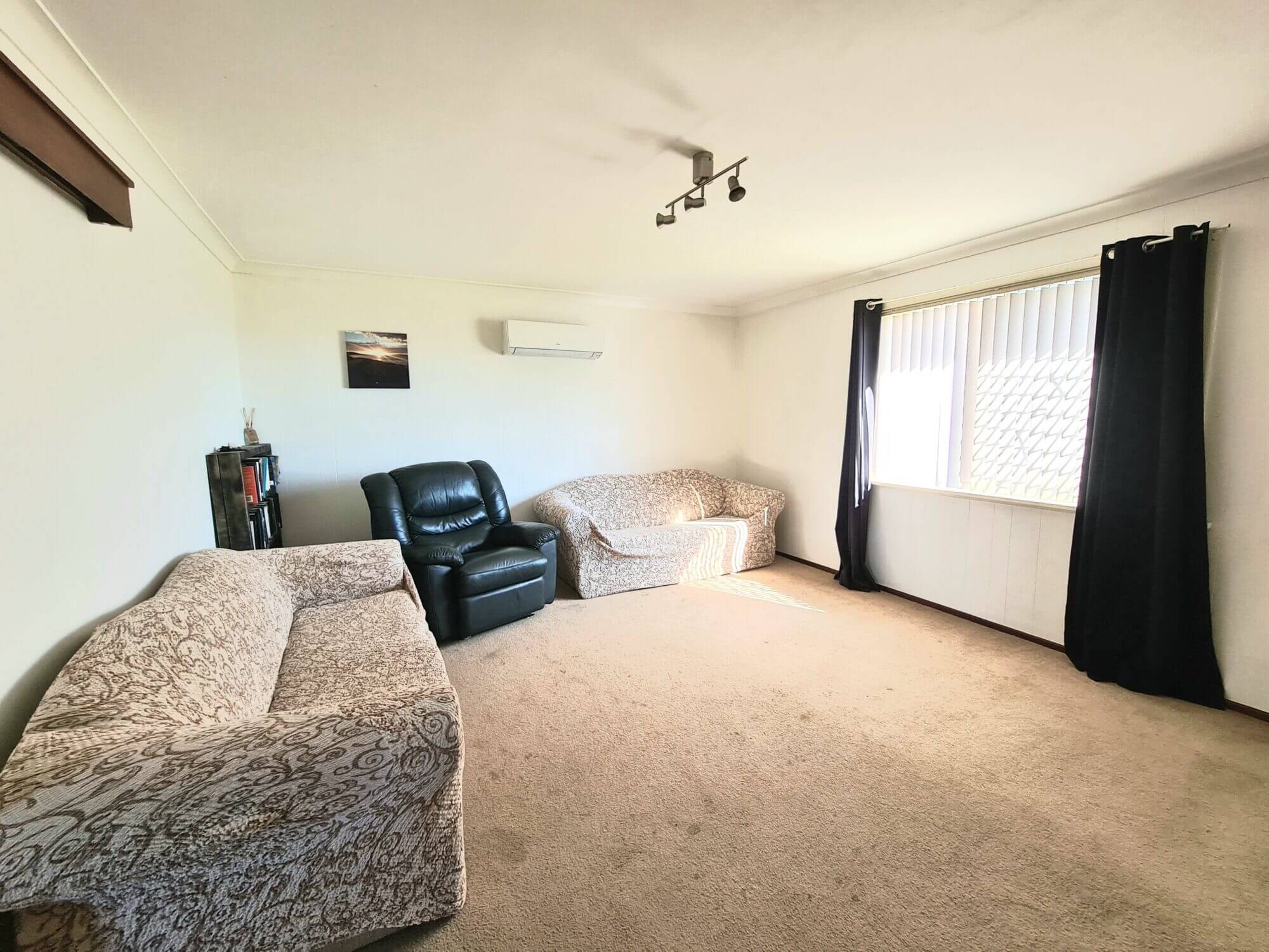 Mick's Pad - Accommodation in Bremer Bay - 23 Barbara Street - Lounge - Sofas