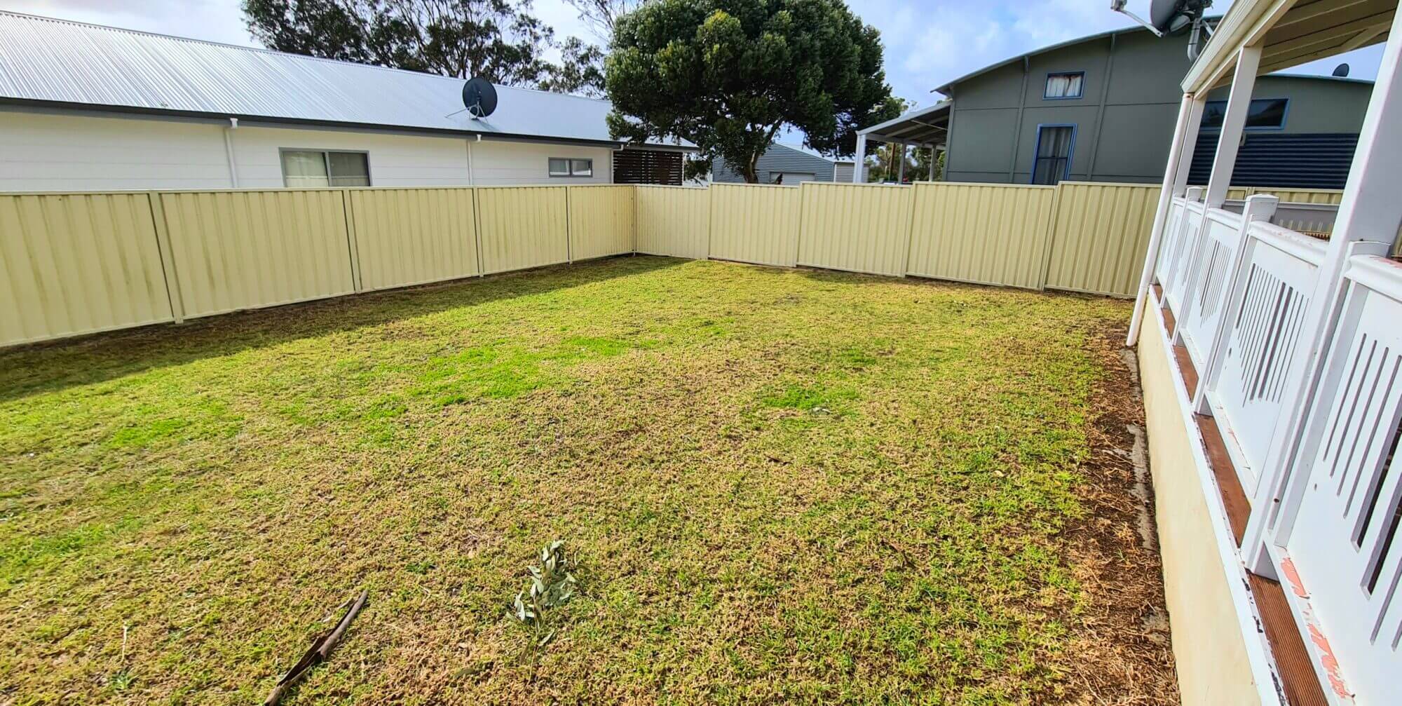The Bay Cottage - Backyard - Accommodation in Bremer Bay - 9 Roderick Street