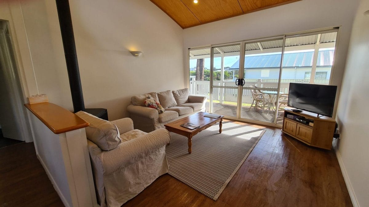 The Bay Cottage - Lounge - Accommodation in Bremer Bay - 9 Roderick Street