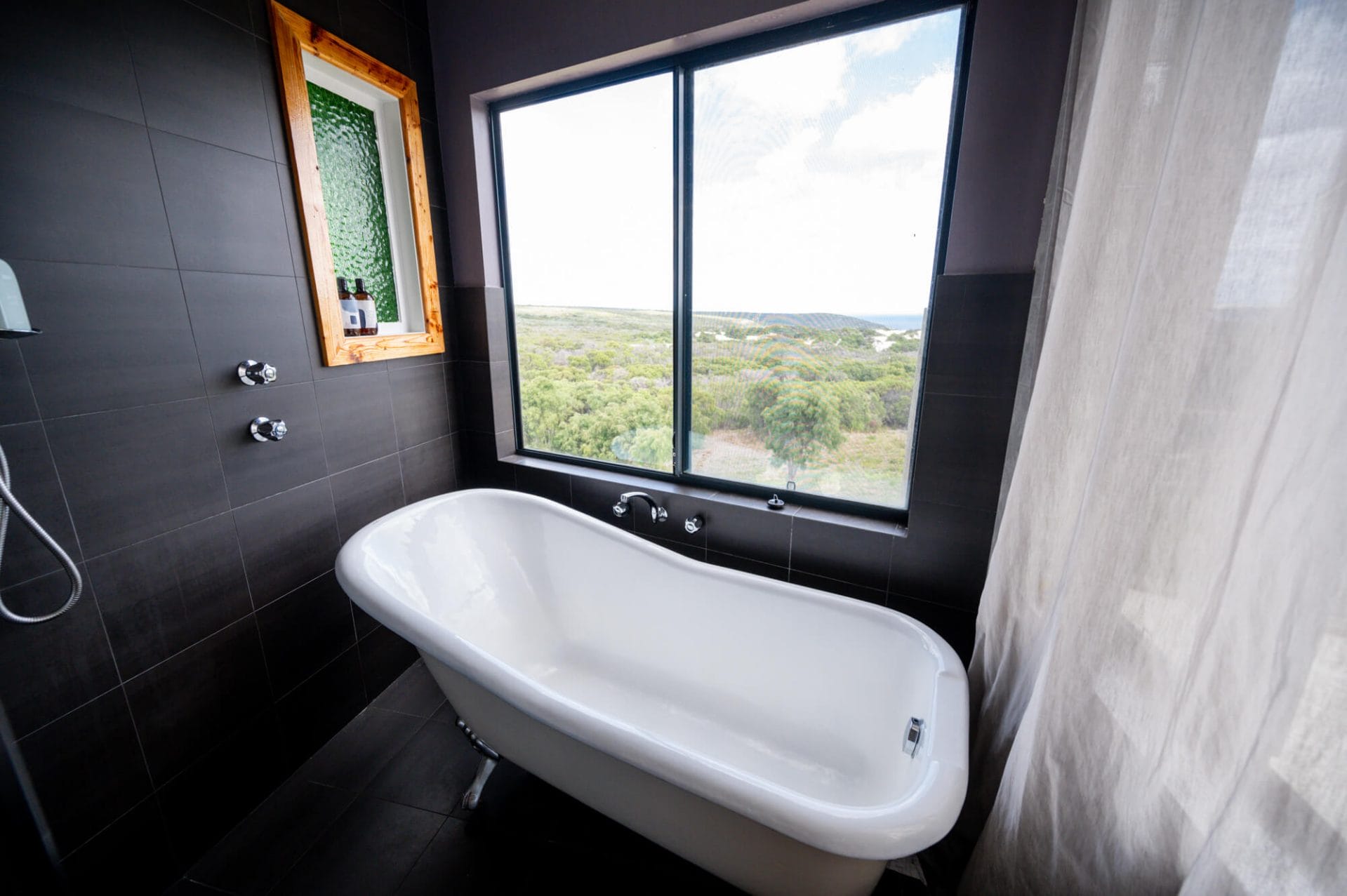 Blossoms - 55 Gneiss Hill Road Bremer Bay - Main Bedroom - Ensuite Bath