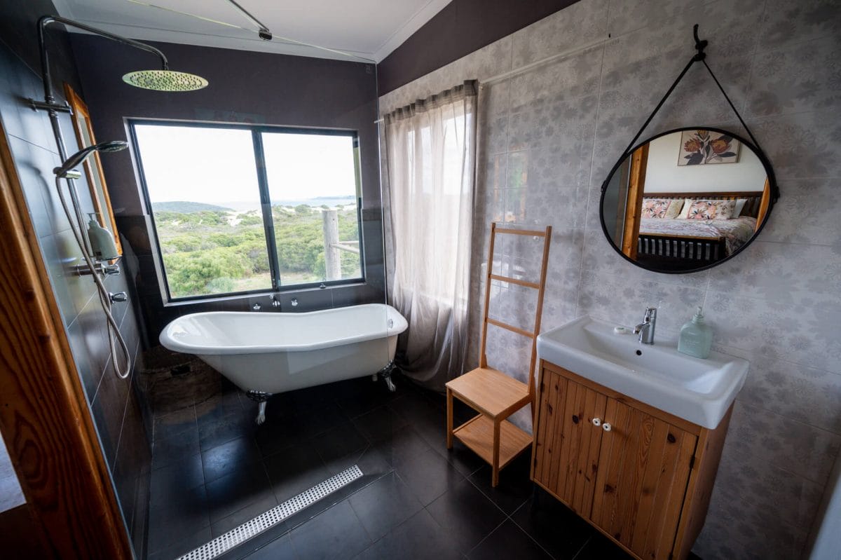 Blossoms - 55 Gneiss Hill Road Bremer Bay - Main Bedroom - Ensuite
