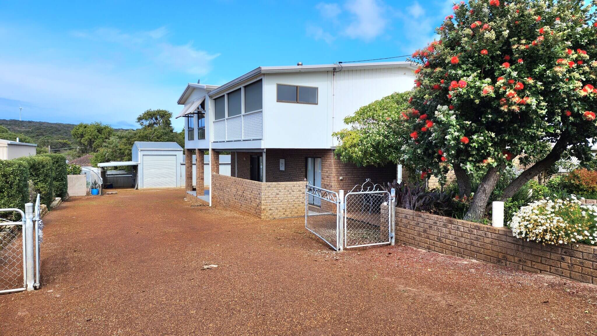 Accommodation in Bremer Bay - 3 John St - Driveway