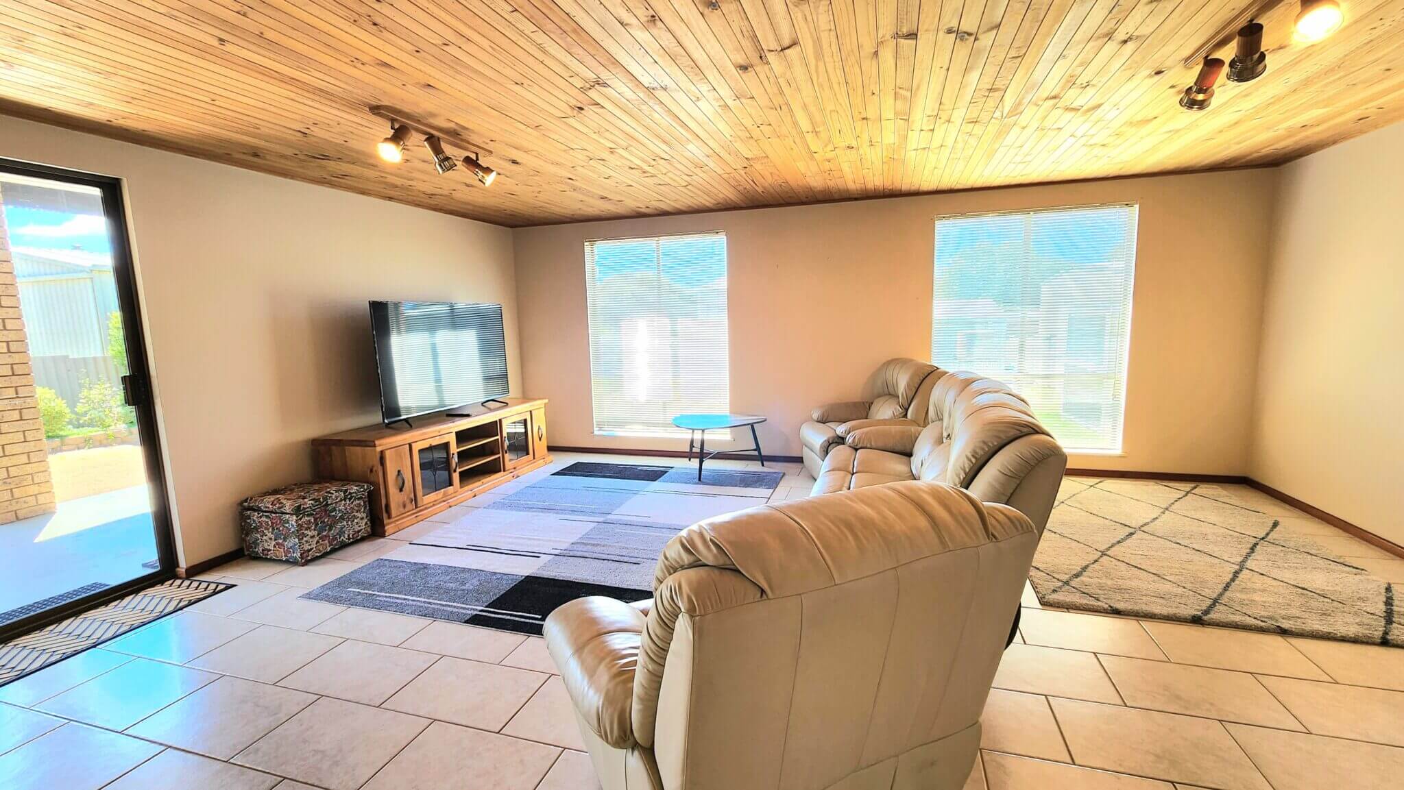 Accommodation in Bremer Bay - 3 John St - Downstairs Lounge