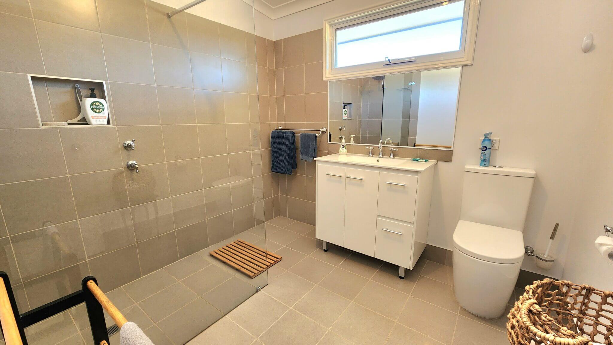 Accommodation in Bremer Bay - 3 John St - Upstairs Bathroom