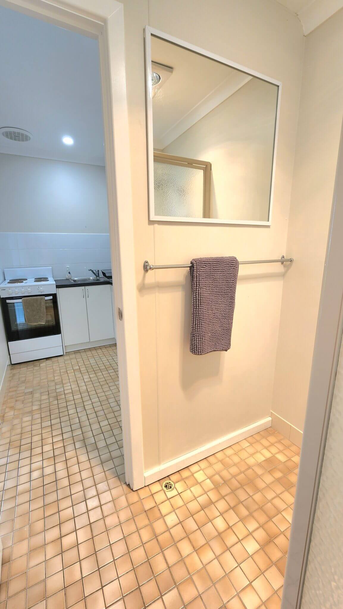 Family Tides - Accommodation in Bremer Bay - 14 Margaret Street - Granny Flat - Shower Area