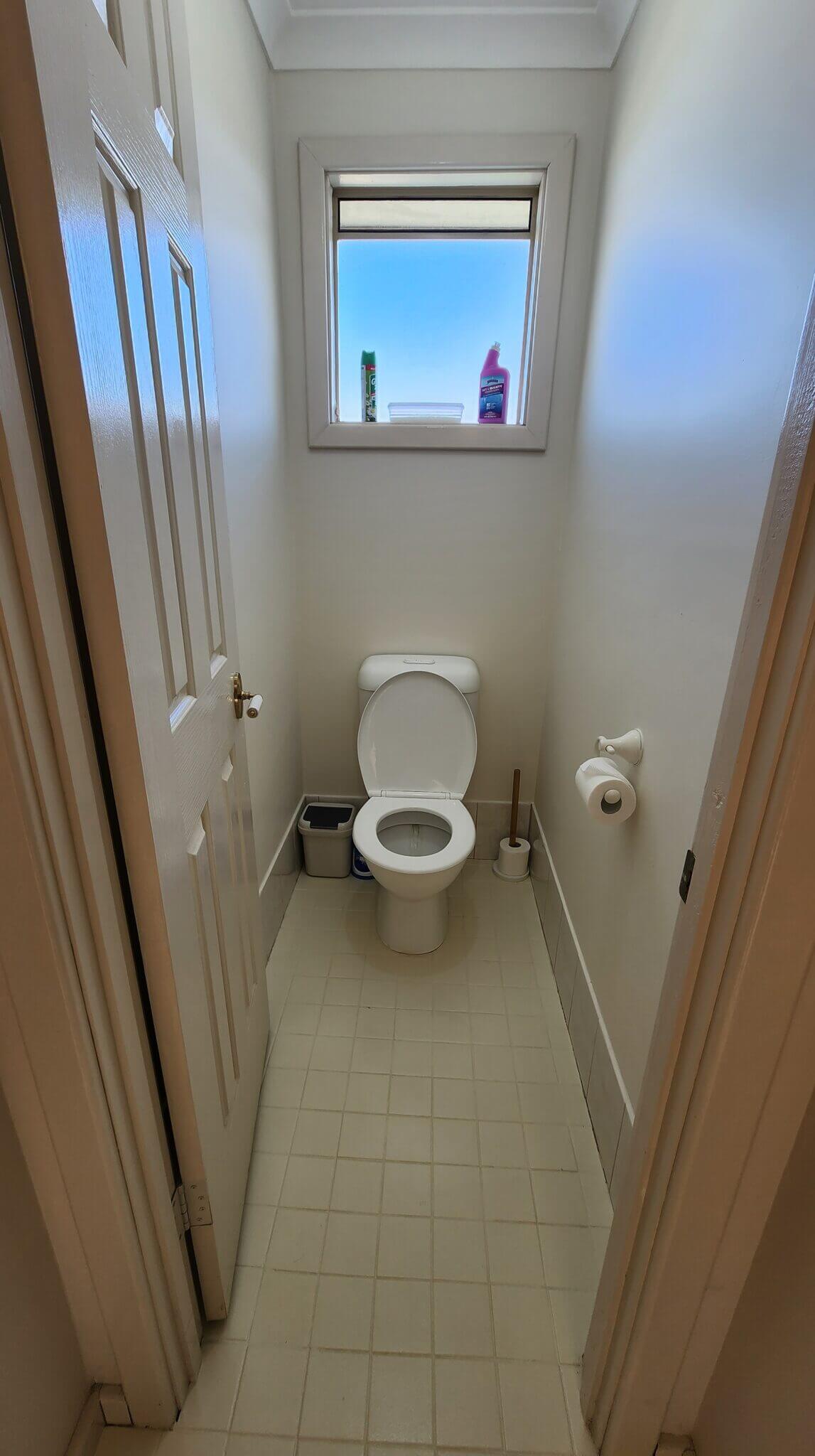 Accommodation in Bremer Bay - 3 Qualup Court - Upstairs Toilet