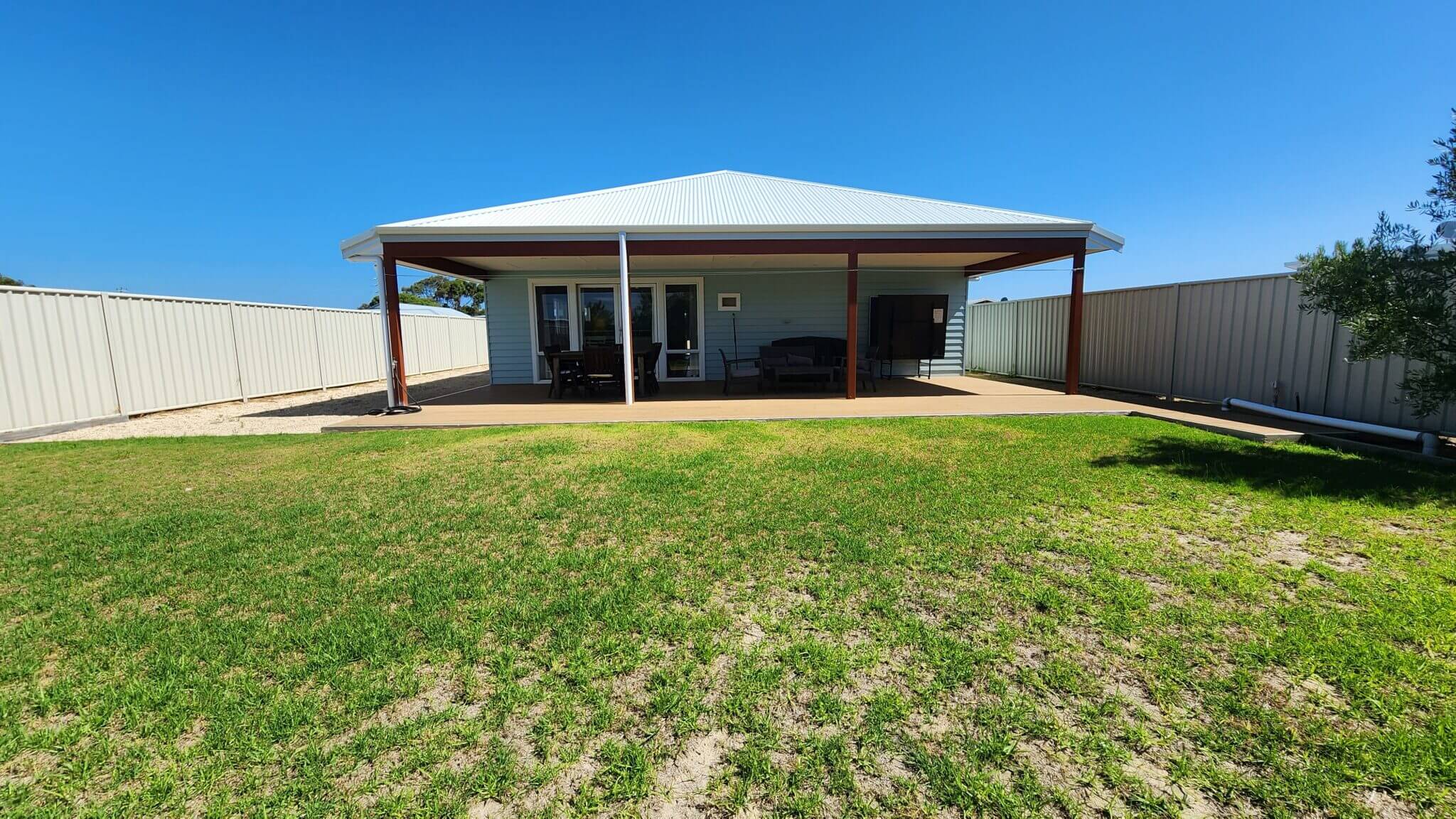 Backyard - Windspray - Accommodation in Bremer Bay - 33 McGlade Close Bremer Bay