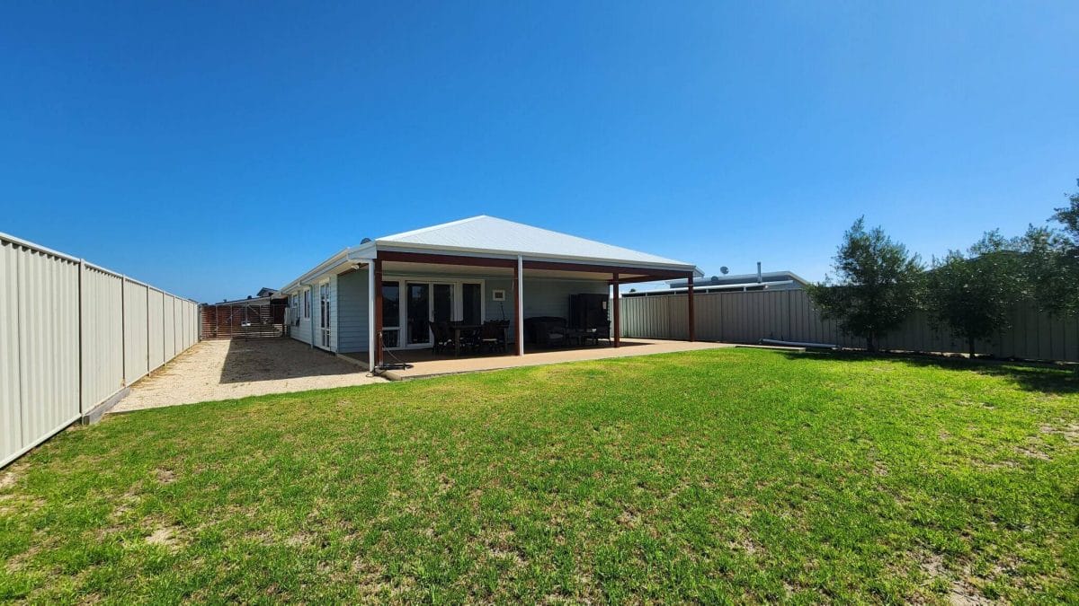 Backyard - Windspray - Accommodation in Bremer Bay - 33 McGlade Close Bremer Bay