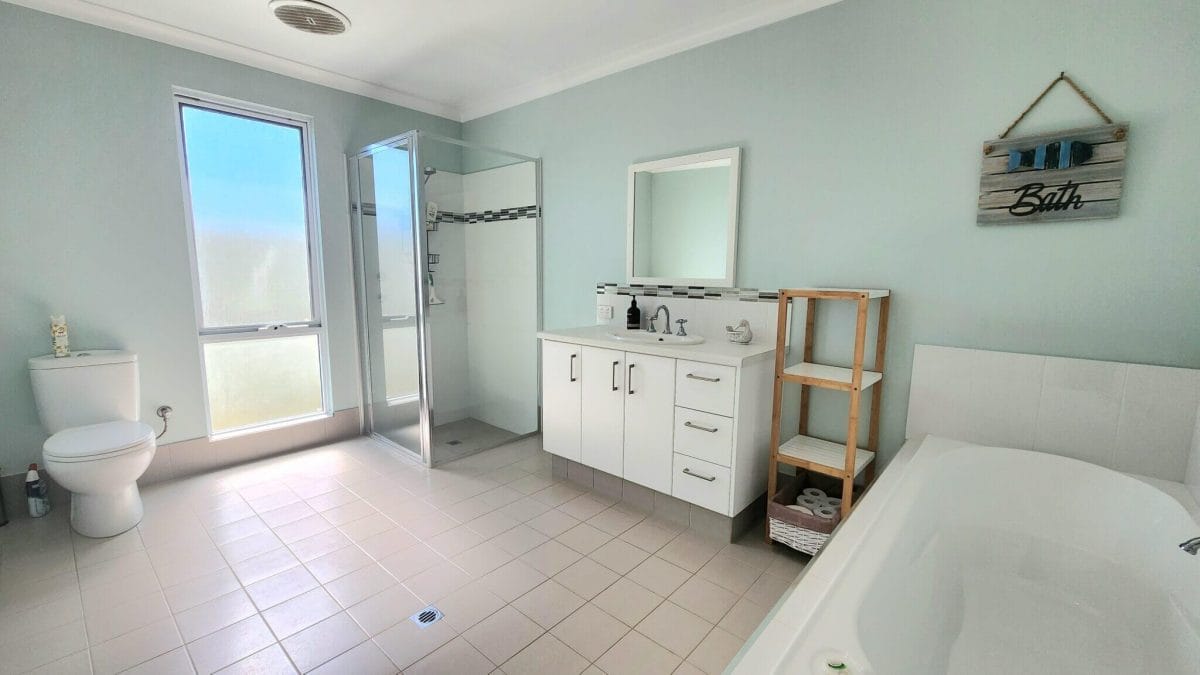 Bathroom - Windspray - Accommodation in Bremer Bay - 33 McGlade Close Bremer Bay