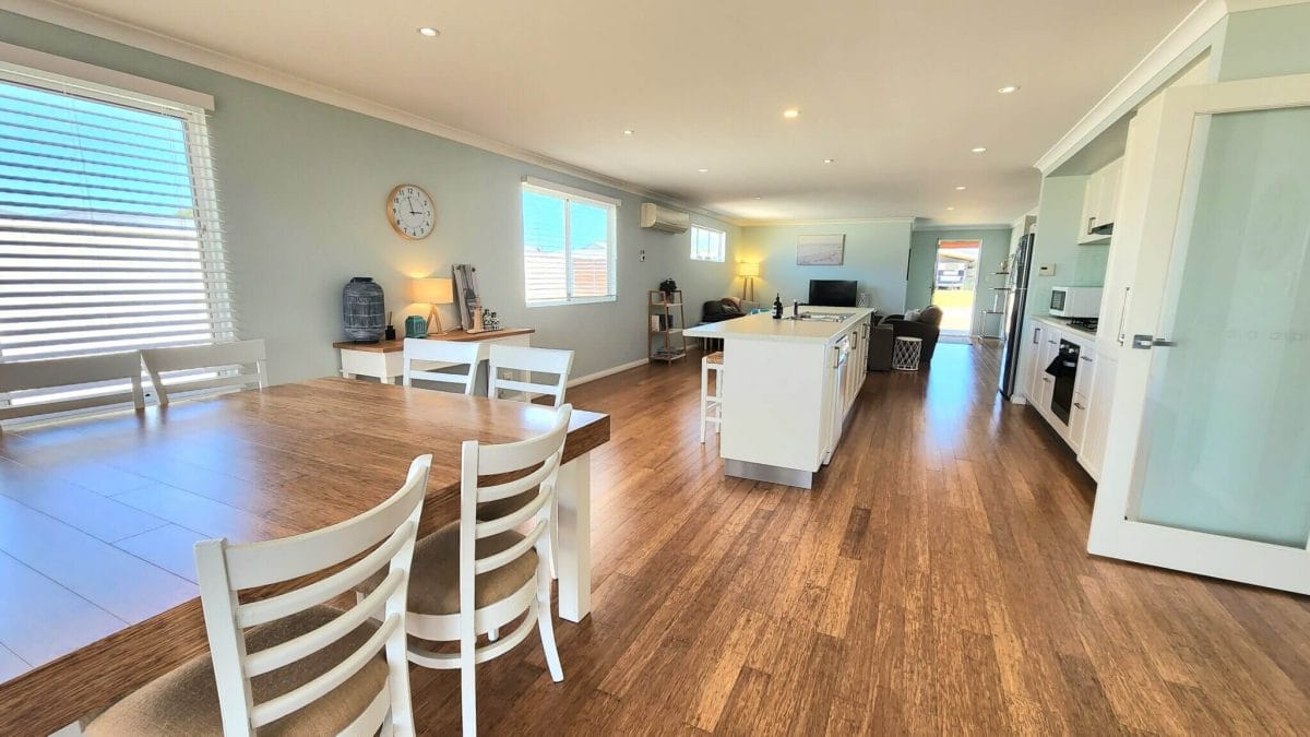 Dining - Windspray - Accommodation in Bremer Bay - 33 McGlade Close Bremer Bay