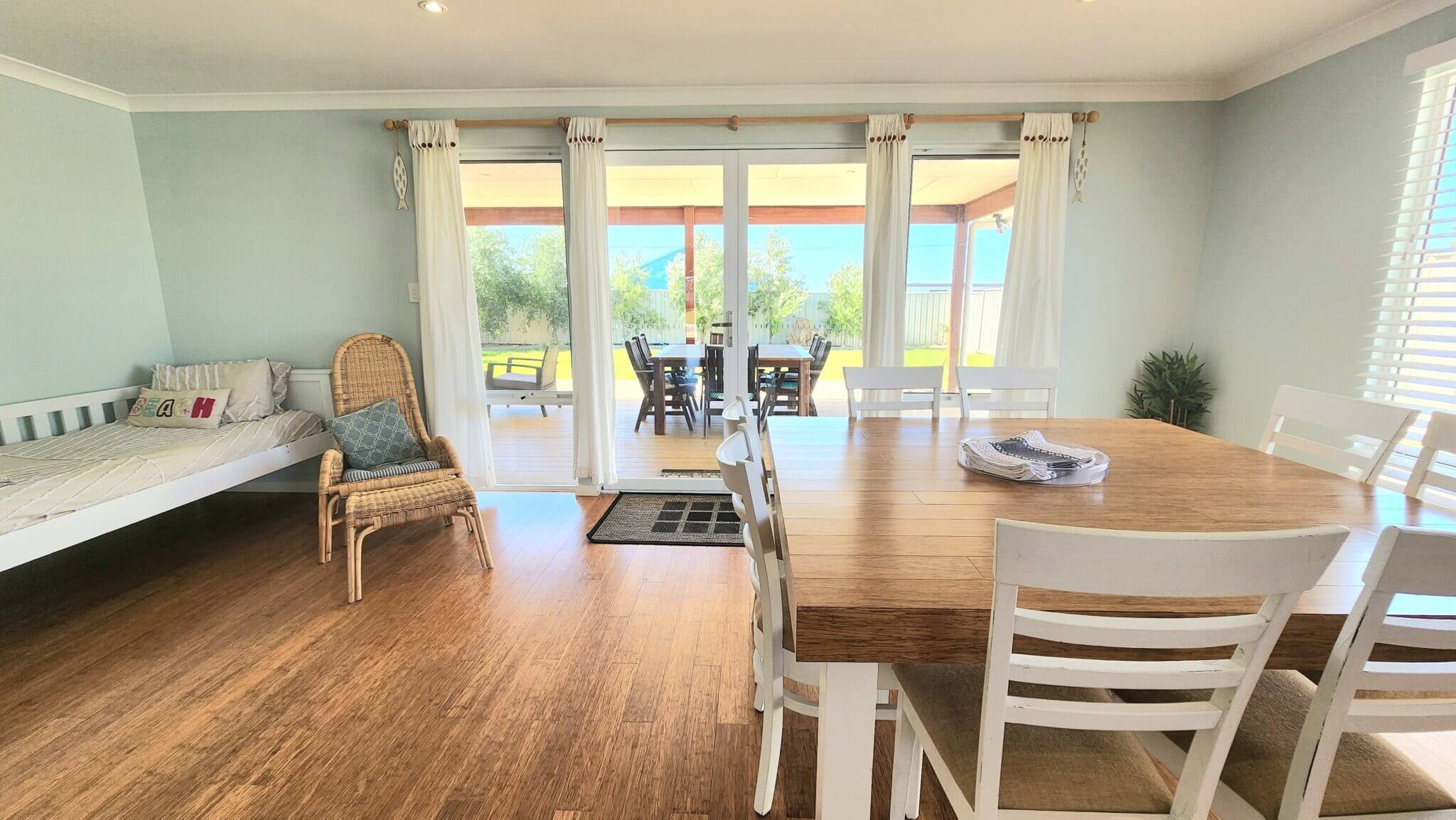 Dining - Windspray - Accommodation in Bremer Bay - 33 McGlade Close Bremer Bay