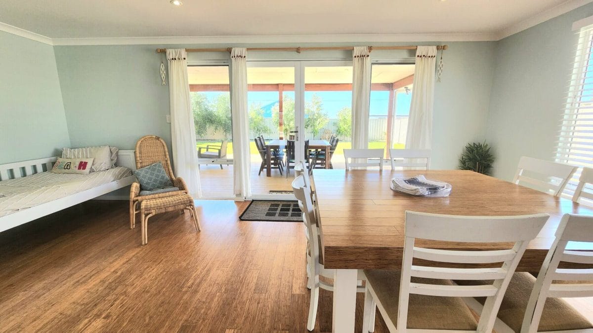 Dining - Windspray - Accommodation in Bremer Bay - 33 McGlade Close Bremer Bay