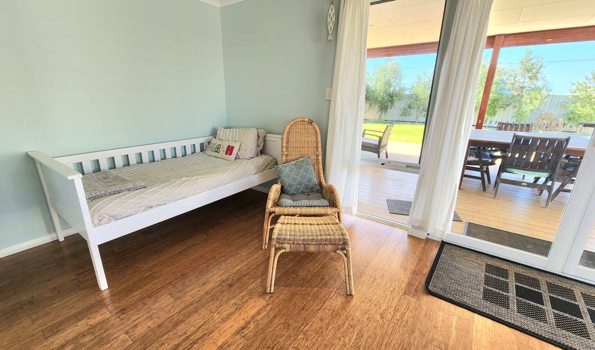 Dining - Windspray - Accommodation in Bremer Bay - 33 McGlade Close Bremer Bay