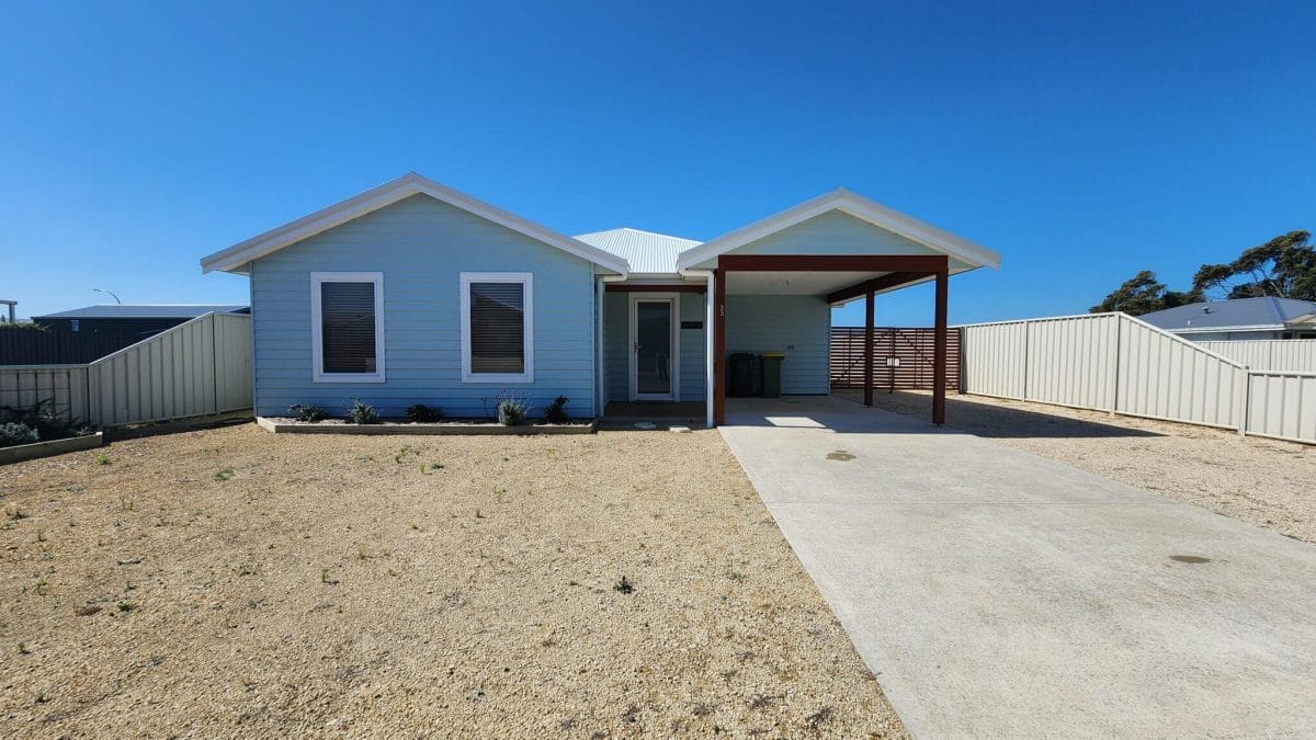 Front - Windspray - Accommodation in Bremer Bay - 33 McGlade Close Bremer Bay