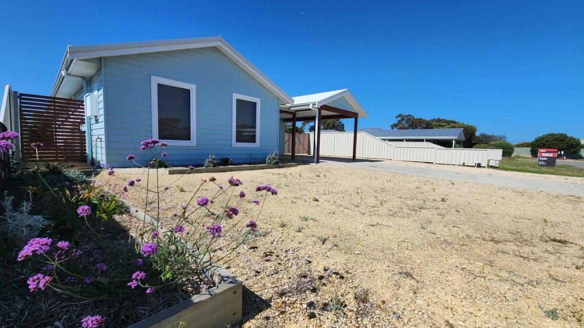 Front - Windspray - Accommodation in Bremer Bay - 33 McGlade Close Bremer Bay