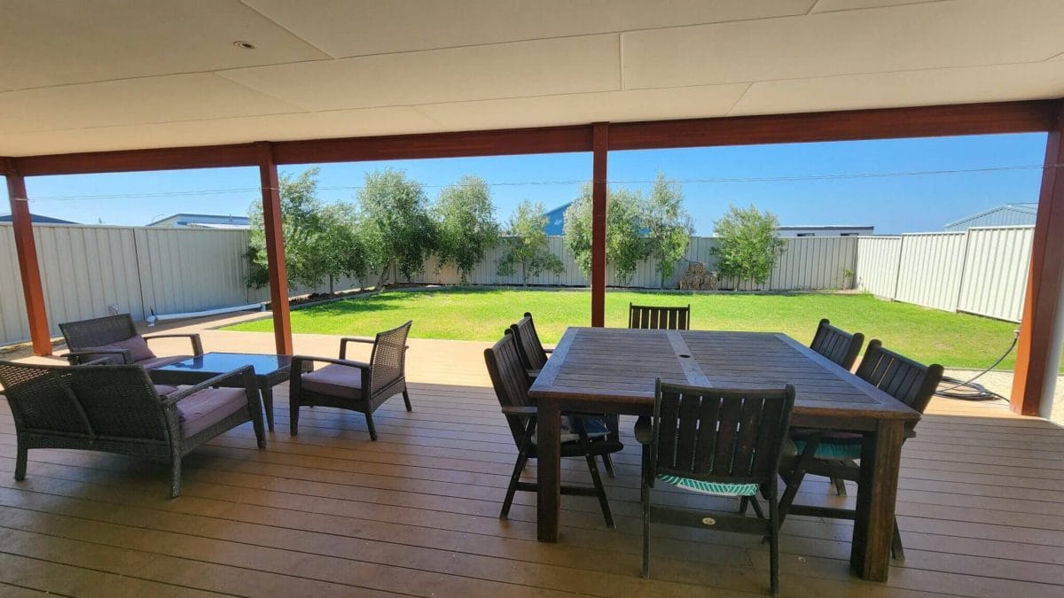 Rear Entertainment Deck - Windspray - Accommodation in Bremer Bay - 33 McGlade Close Bremer Bay