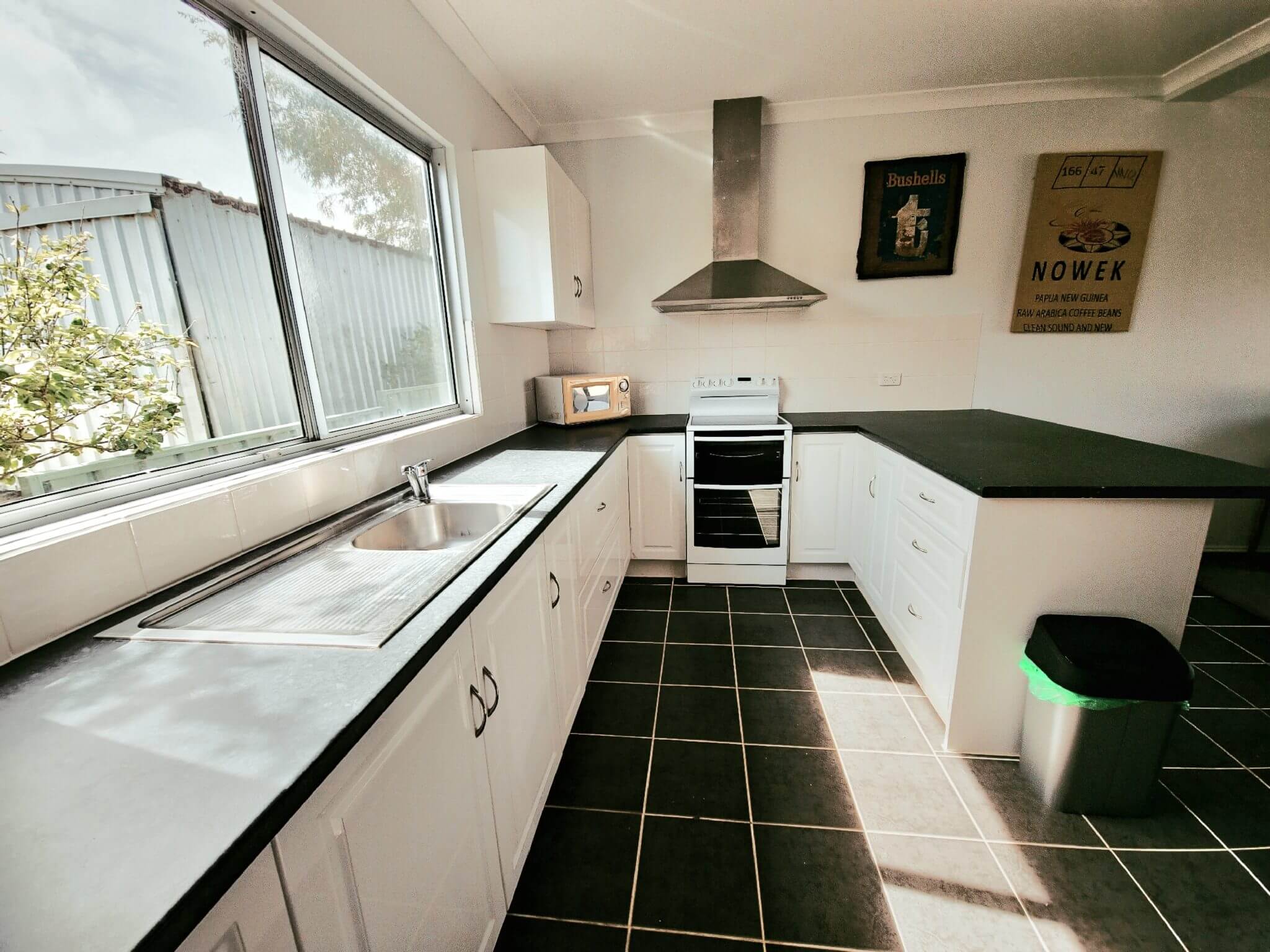 Kitchen - Blue Dune Duo Unit A - Accommodation in Bremer Bay - 12A Margaret Street Bremer Bay