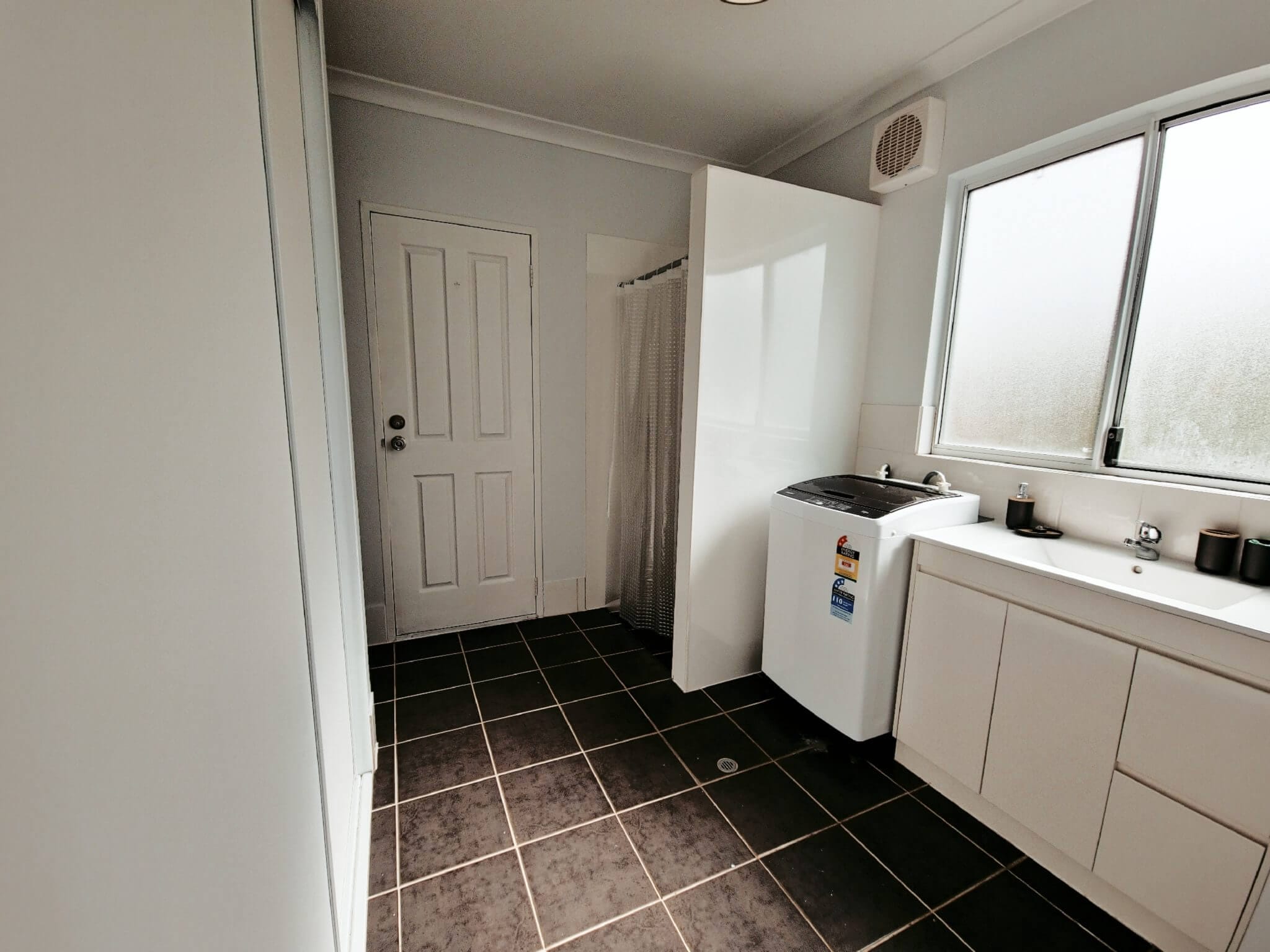 Laundry - Blue Dune Duo Unit A - Accommodation in Bremer Bay - 12A Margaret Street Bremer Bay