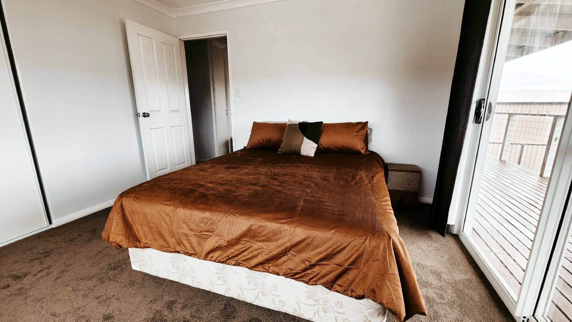 Bedroom 1 - Queen Bed - Blue Dune Duo Unit B - Accommodation in Bremer Bay - 12A Margaret Street Bremer Bay