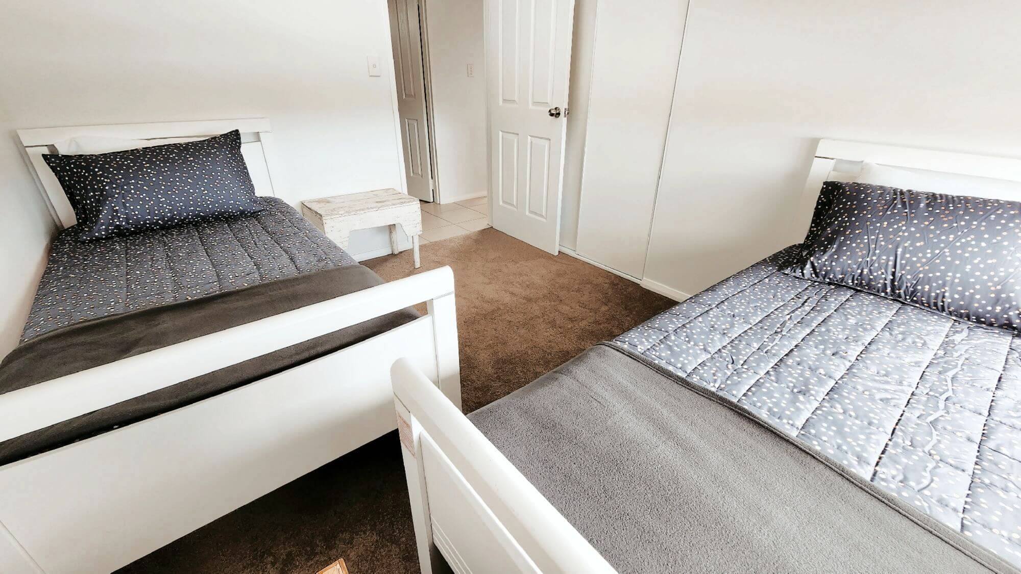 Bedroom 2 - Two Single Beds - Blue Dune Duo Unit B - Accommodation in Bremer Bay - 12A Margaret Street Bremer Bay