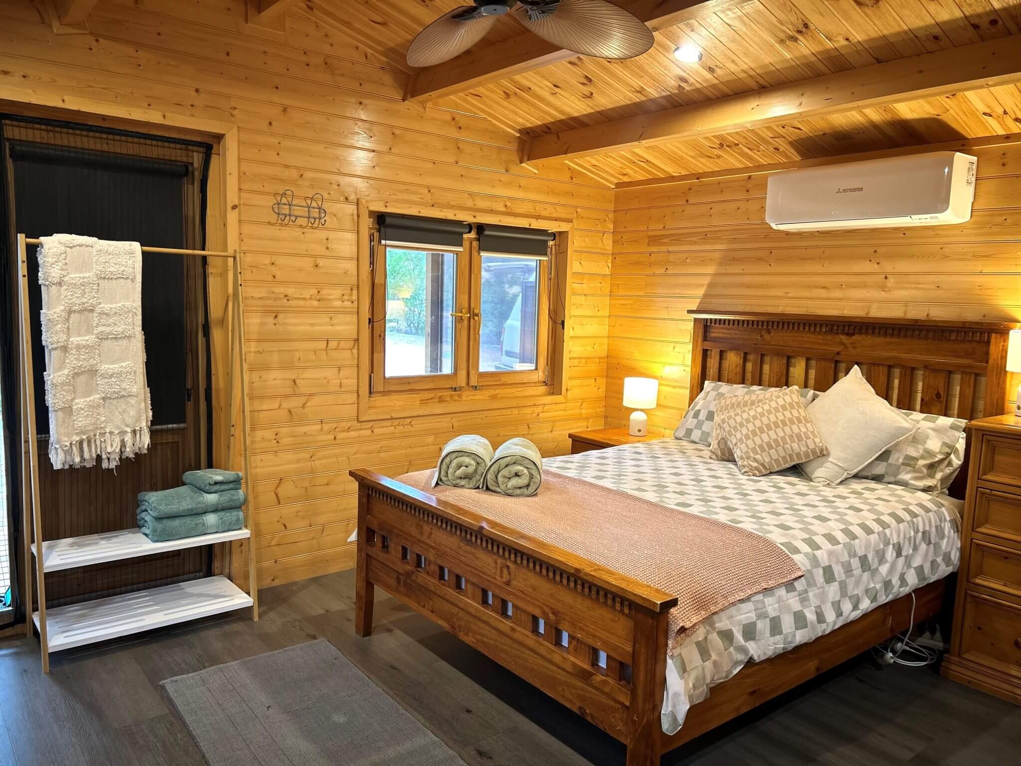 Biddy Cabin One - Queen Bed - Accommodation in Bremer Bay - 1 Biddy Crescent