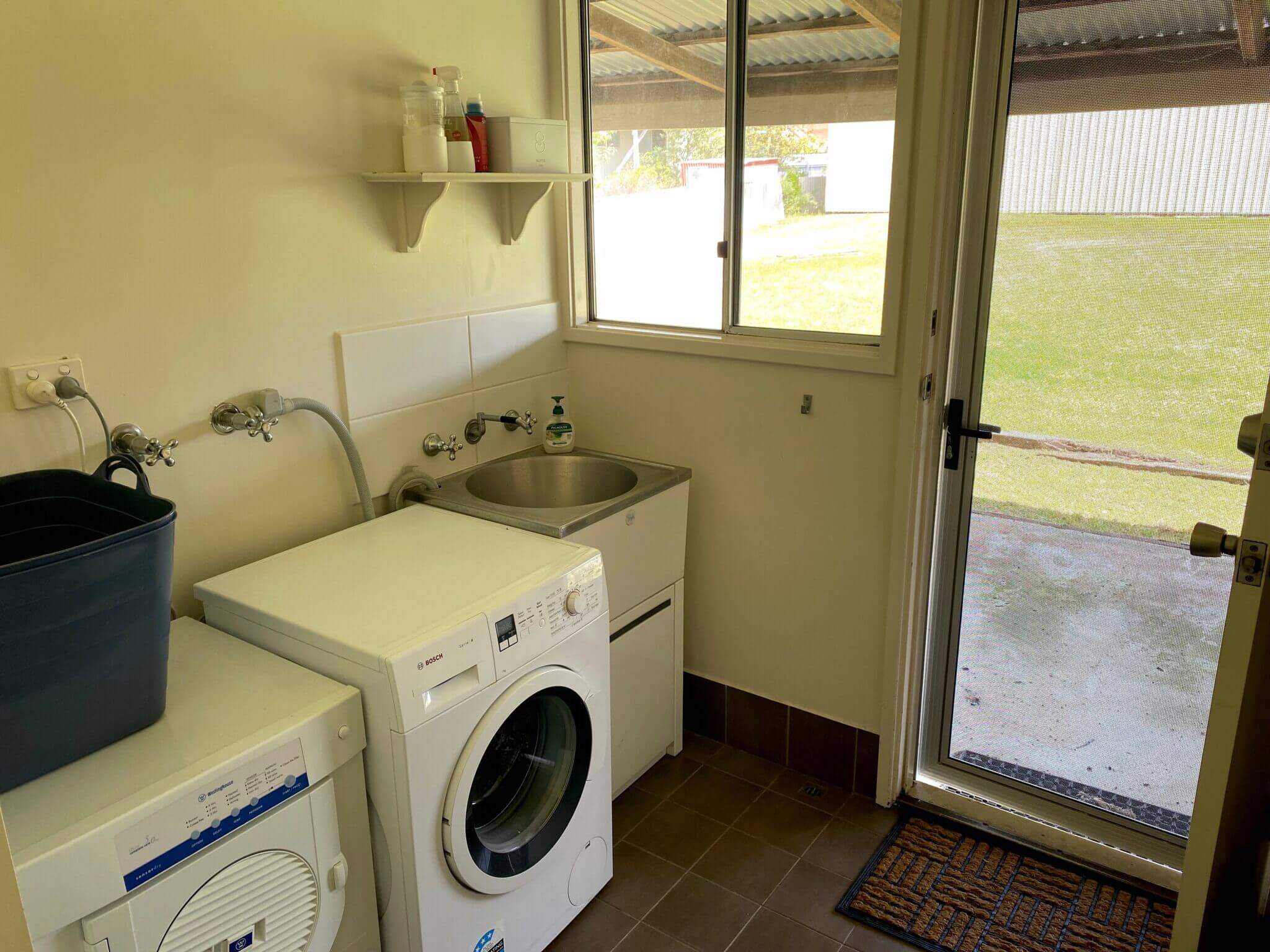 Accommodation in Bremer Bay - 17 Emma Street - Laundry