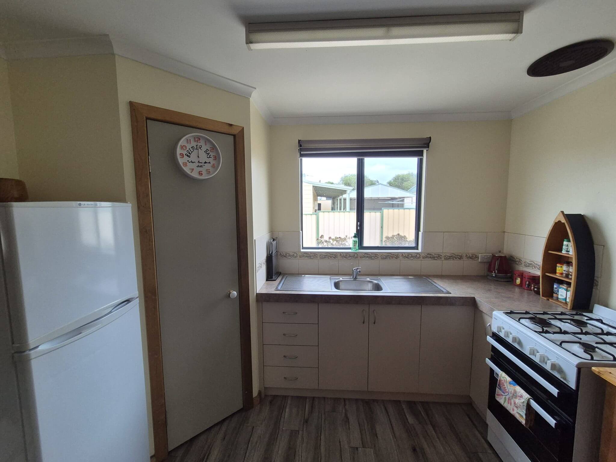 Accommodation in Bremer Bay - 10 Agnes Place - Kitchen