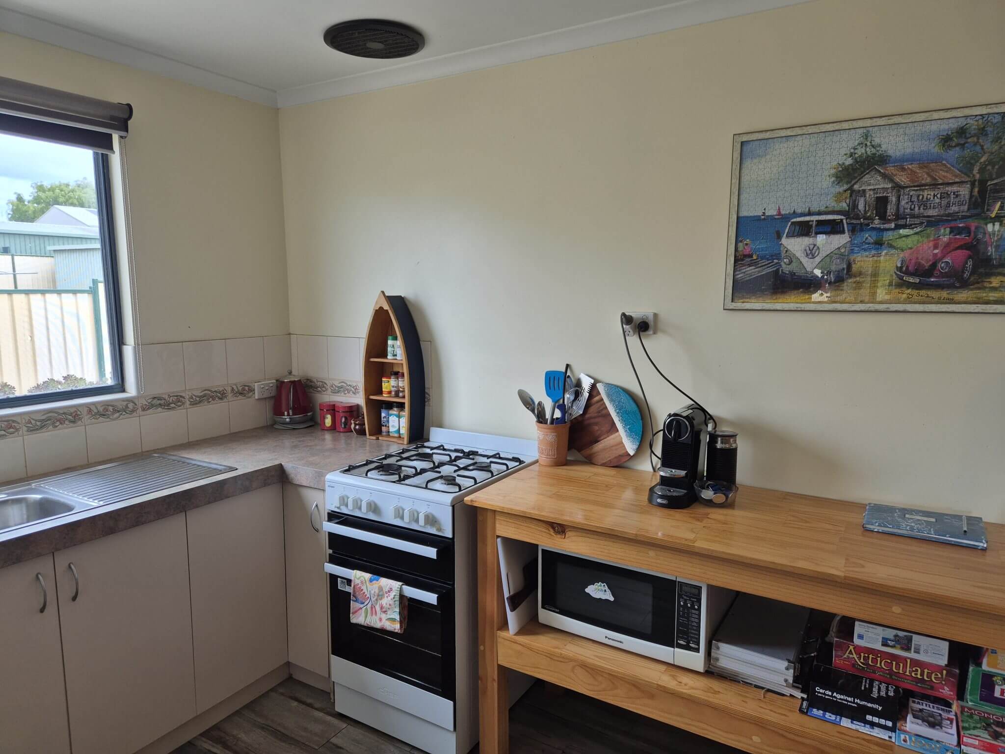 Accommodation in Bremer Bay - 10 Agnes Place - Kitchen